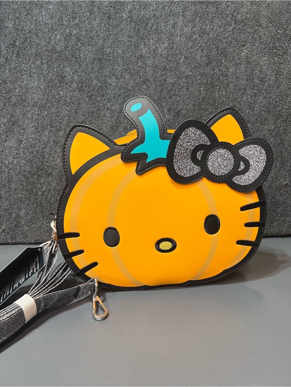NWT Loungefly Halloween Hello Kitty Pumpkin Crossbody Bag
